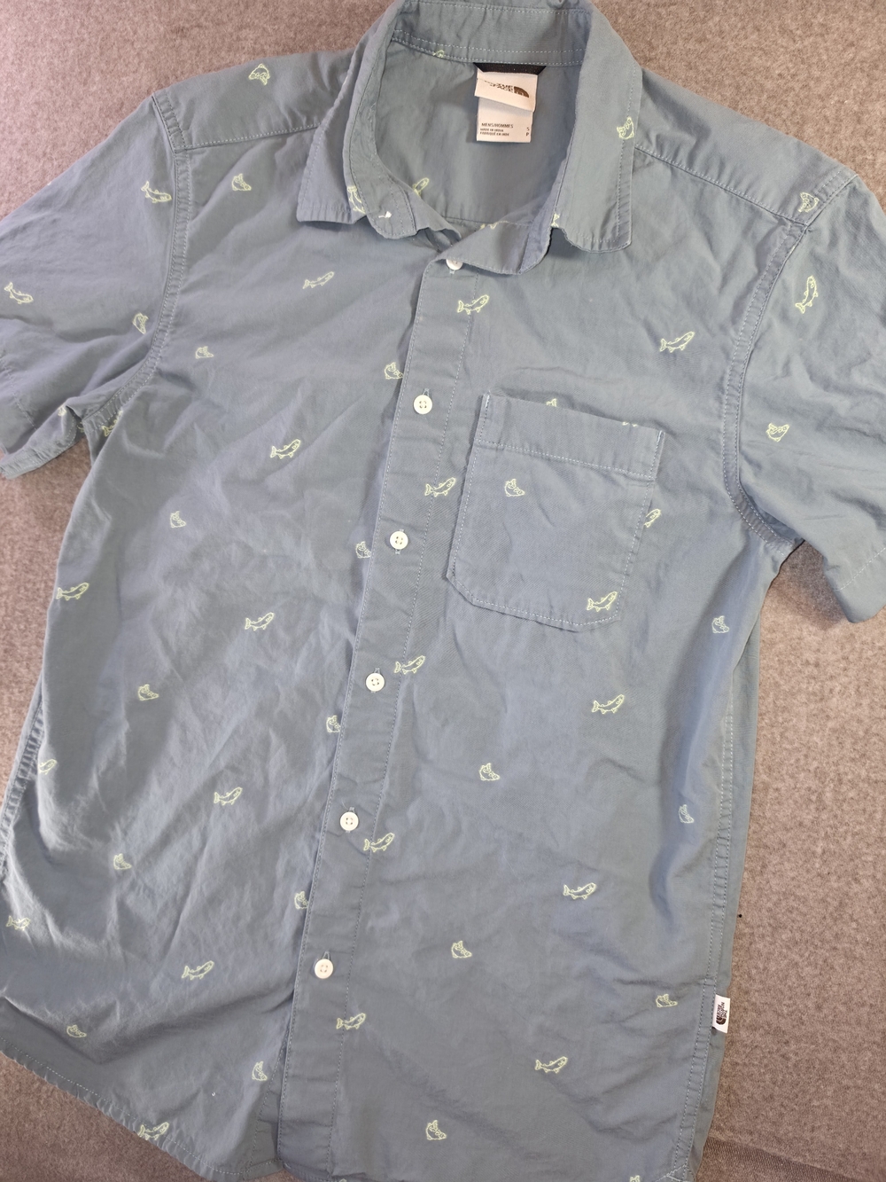 The North Face Blue Short-Sleeve Button-Down Shirt Trout Print Mens Small